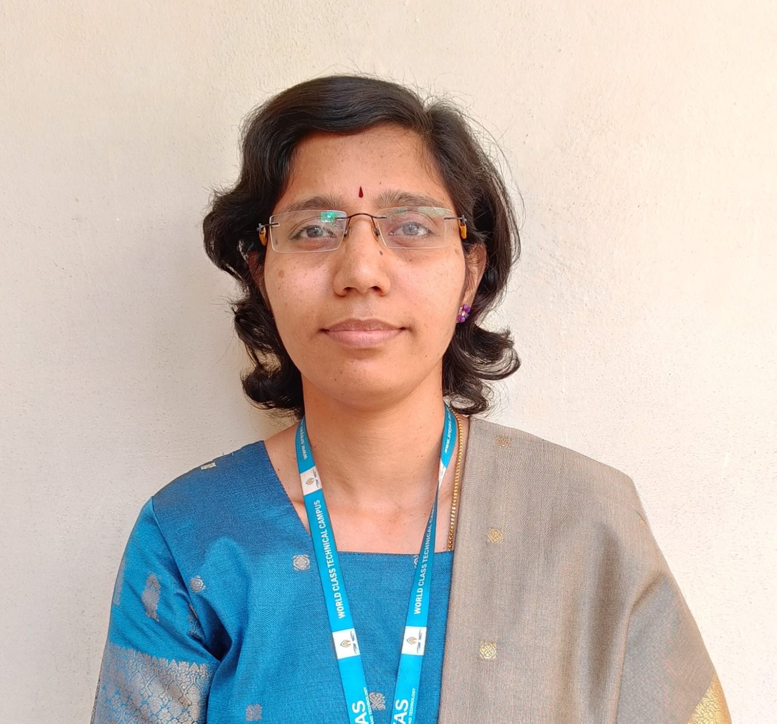 Mrs Thirunahari Nikhitha